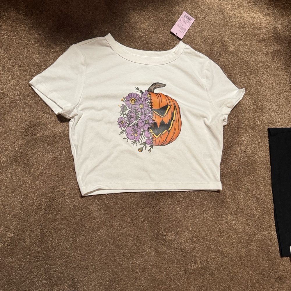 Wild Fable Graphic Crop Tops - Black and White - Picture 3 of 8